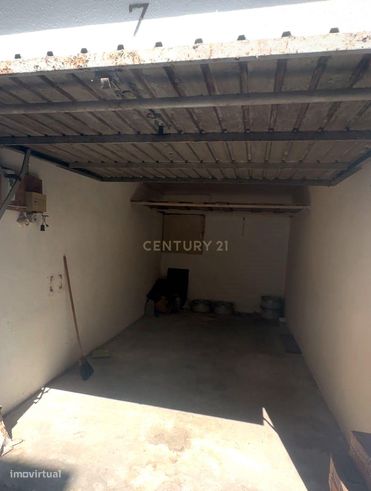Garagem individual localizada no Fogueteiro, Seixal.-2
