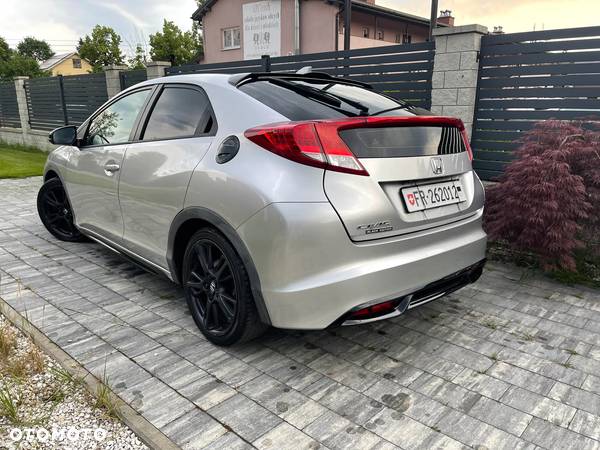 Honda Civic 1.8 i-VTEC Executive Black Edition - 11