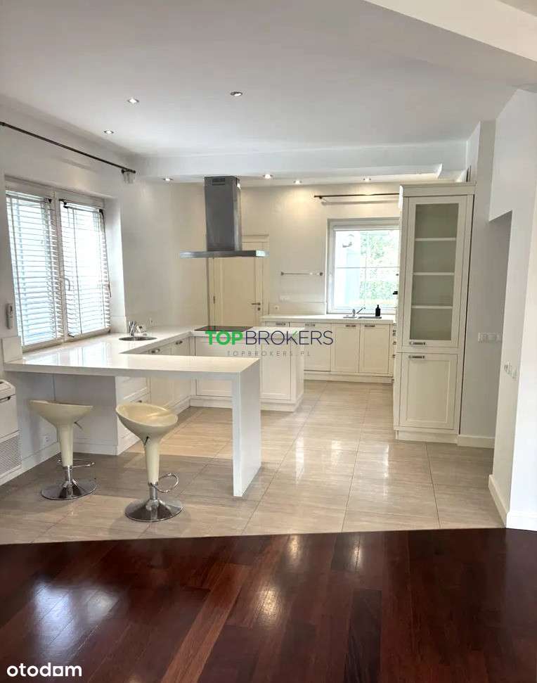 Luksusowy dom dla firmy, parking - Pełny obrazek: 5/18