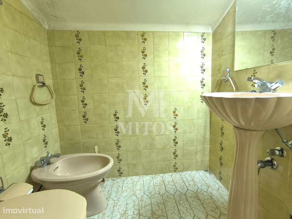 Moradia isolada com jardim e piscina - Alvarães-17