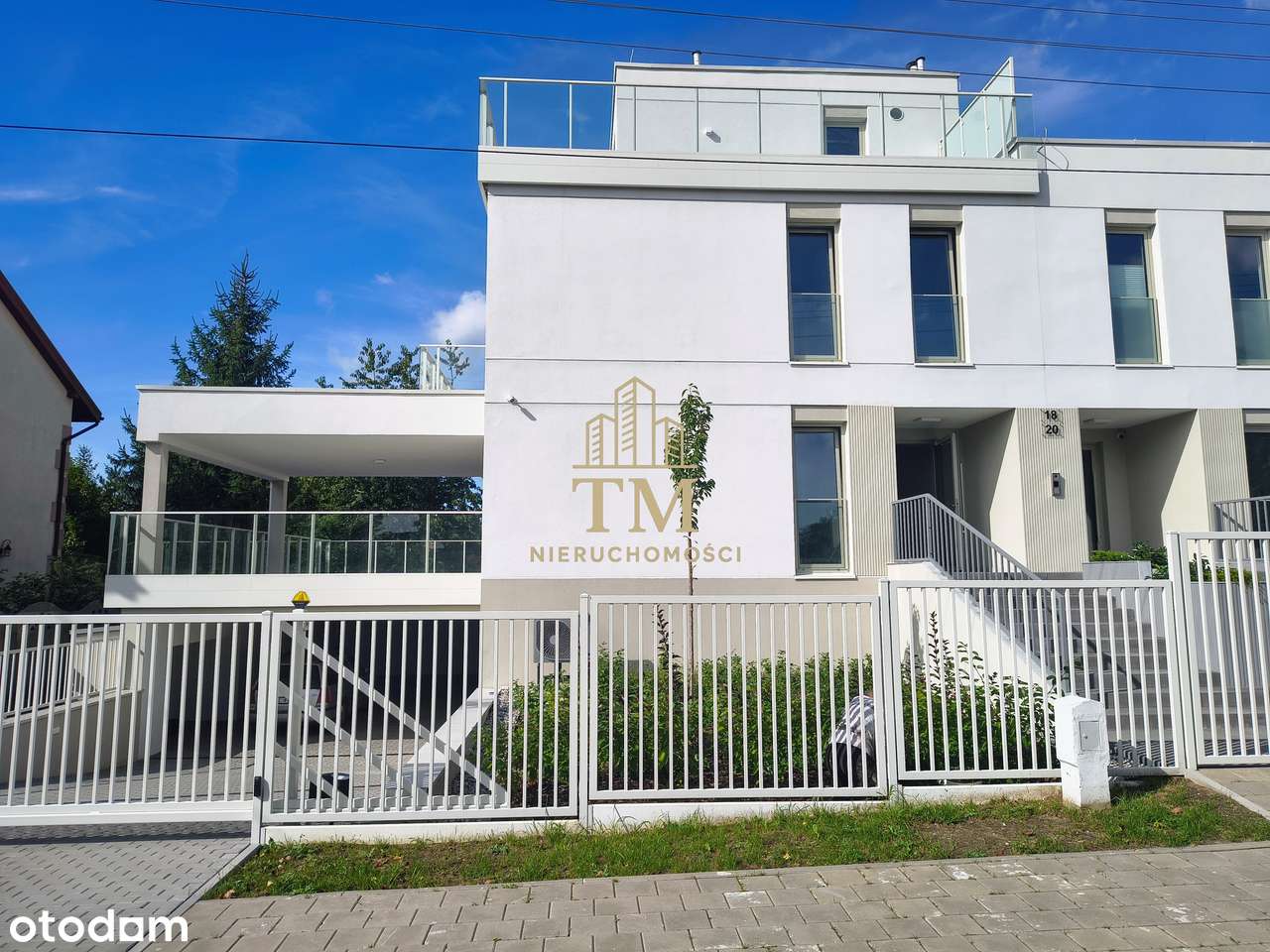 Julianów - dwukondygnacyjny apartament z tarasem i ogródkiem-0