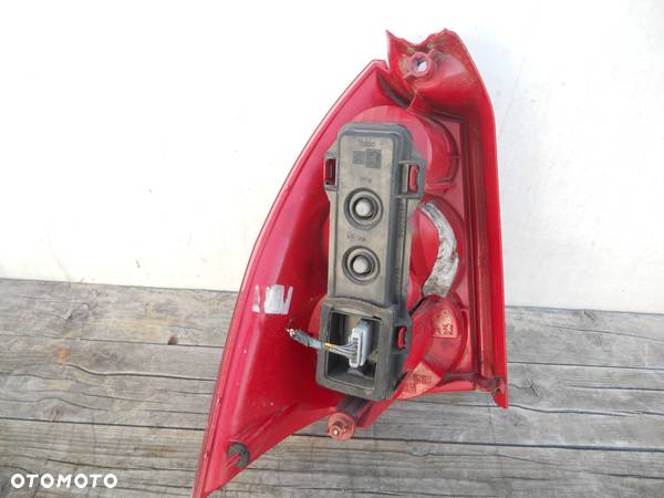 LAMPA TYŁ PEUGEOT 307 SW KOMBI PRAWA - 2