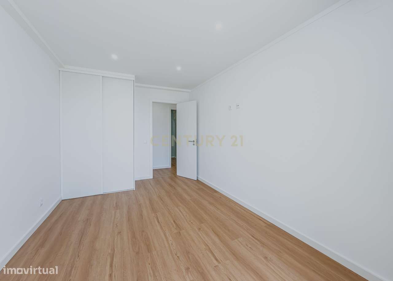 Apartamento 3 assoalhadas, remodelado com acabamentos de charme, situa-12