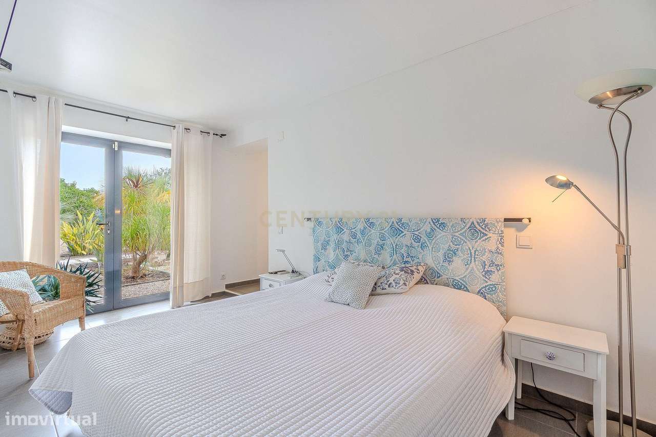 Moradia Renovada com Piscina em Quelfes, Olhão-26