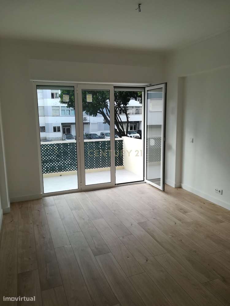 Apartamento T1 em Oeiras com Vista Urbana e Varanda - Grande imagem: 5/22