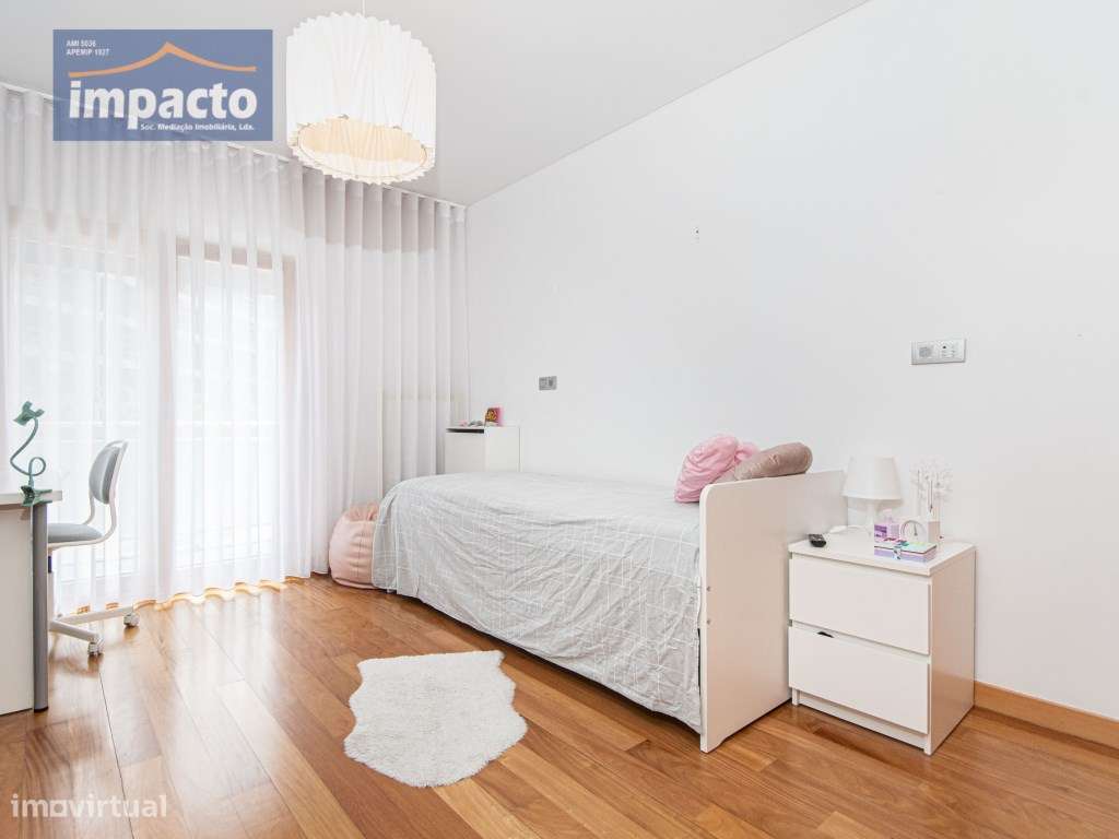 Malva Rosa,Excelente T4,coz equipada,Ar cond,asp central,Box 2 viat...-18