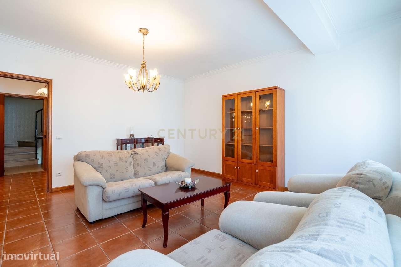 Moderno T1 em Lousã, quase novo e pronto a habitar-9