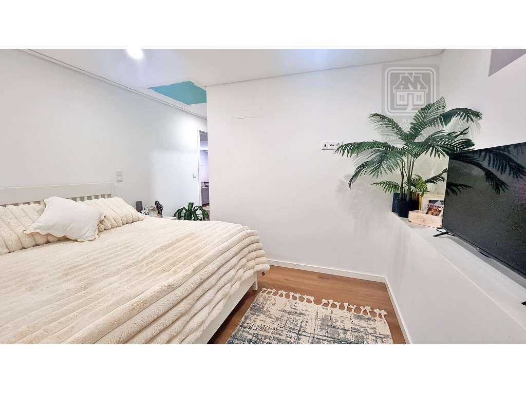 VENDA de APARTAMENTO T2 como NOVO - centro cidade Ponta Delgada (Sã...-27