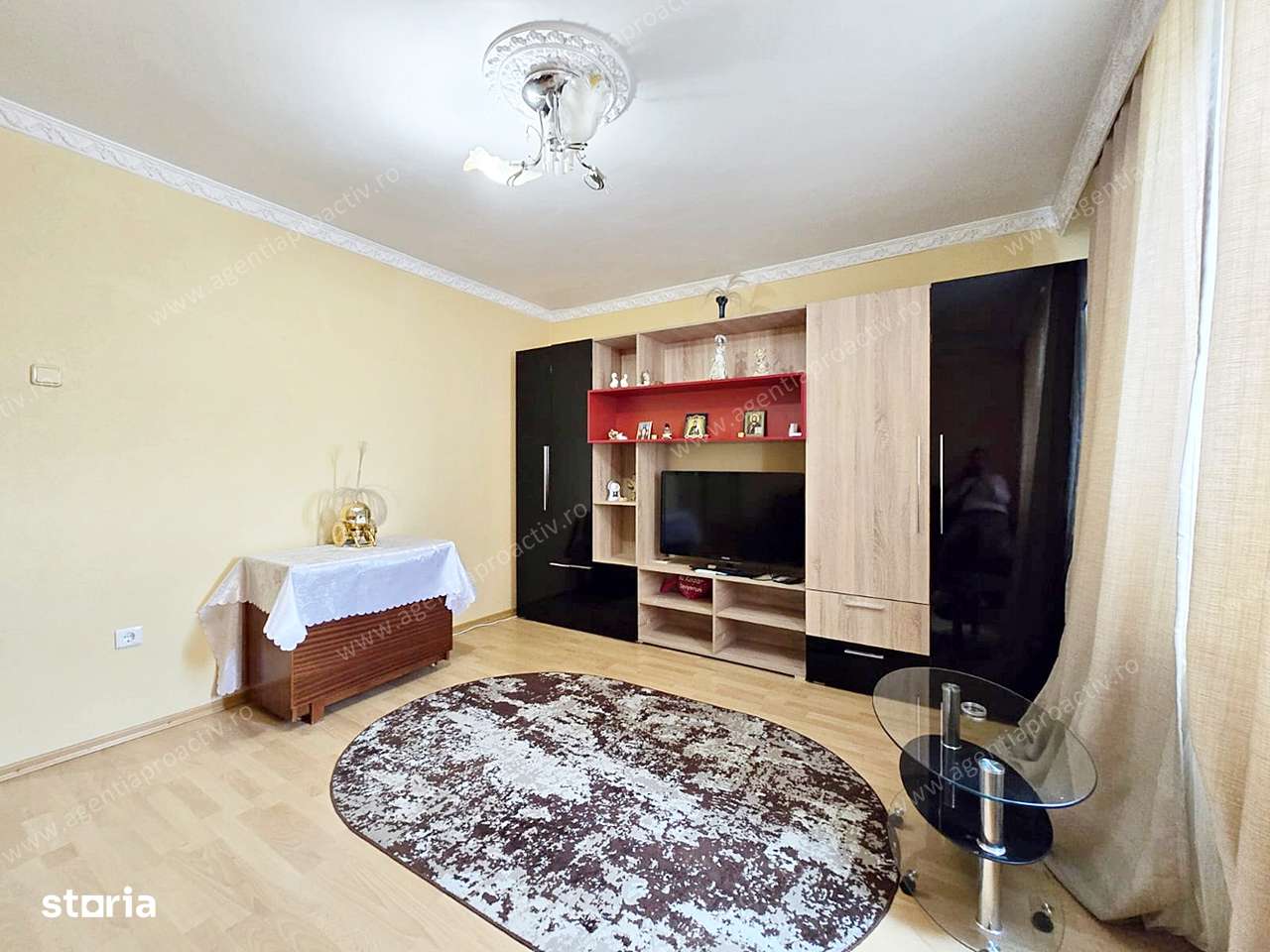 Apartament cu 2 camere decomandat, situat in cartierul Micro 19. - Imagine principală: 2/7
