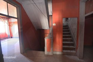 Prédio no Centro de Alcobaça com Comércio para Remodelar - Grande imagem: 3/29