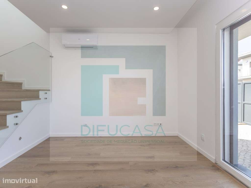 R084_2_Moradia Geminada T3+1-11