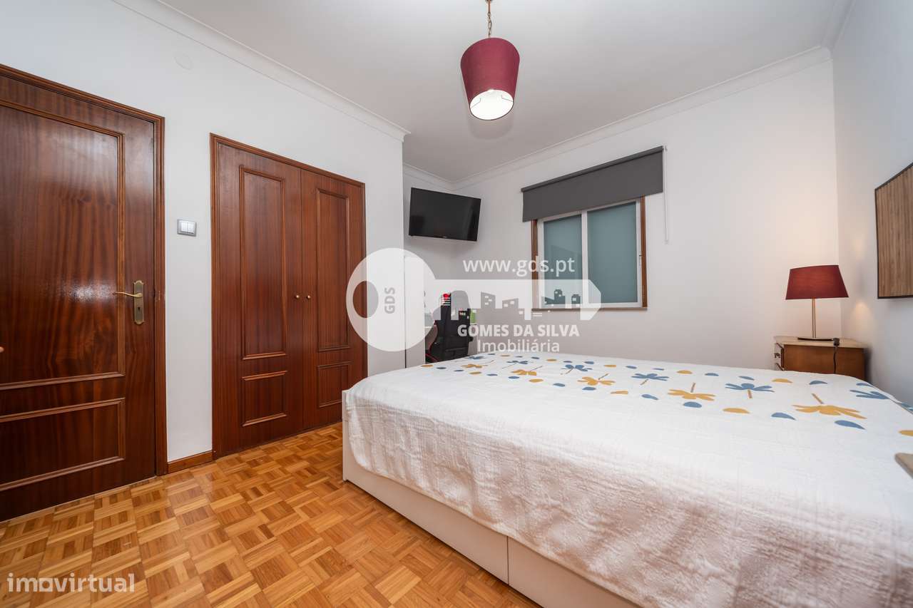 Moradia T3 com estabelecimento comercial em Dume, Braga-12