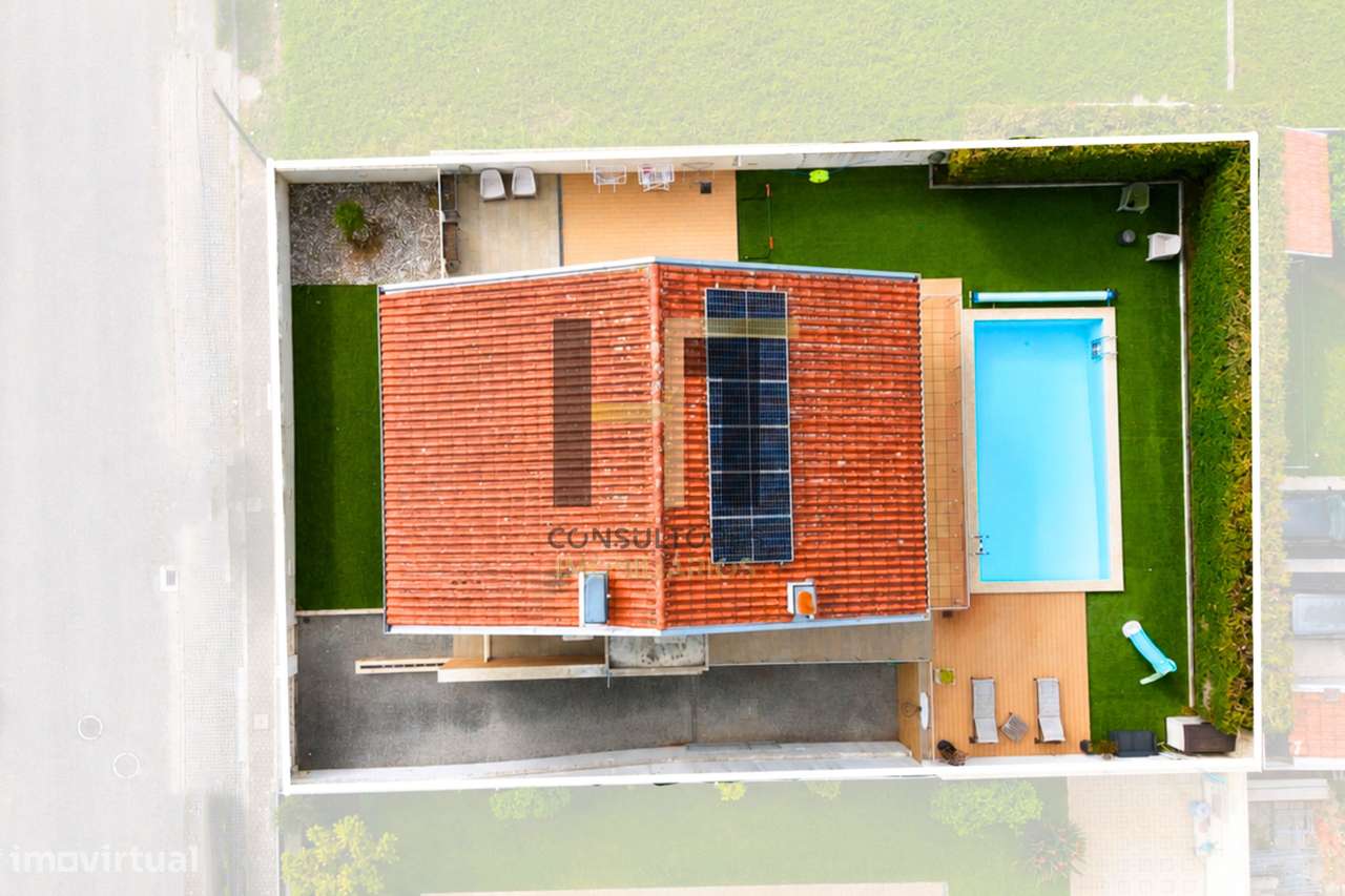 Moradia T3 | 4 Frentes | Piscina, Suite c/ Closet, Garagem 3 Carros |-39