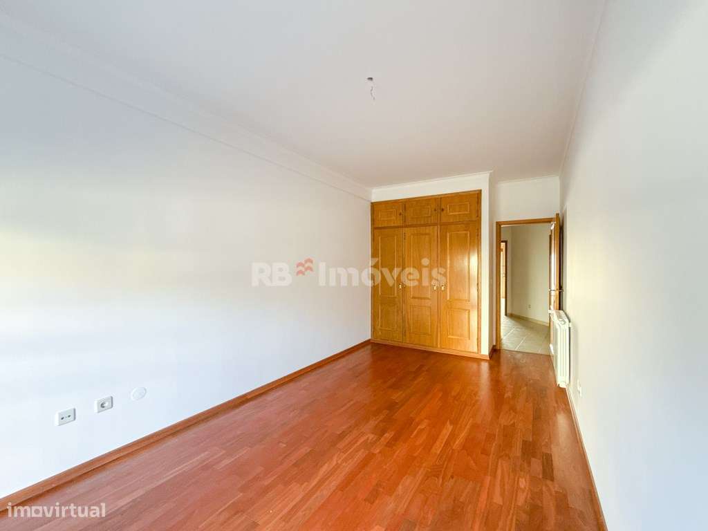 Apartamento T1 c/ Garagem e Terraço, no Entroncamento - Grande imagem: 4/16