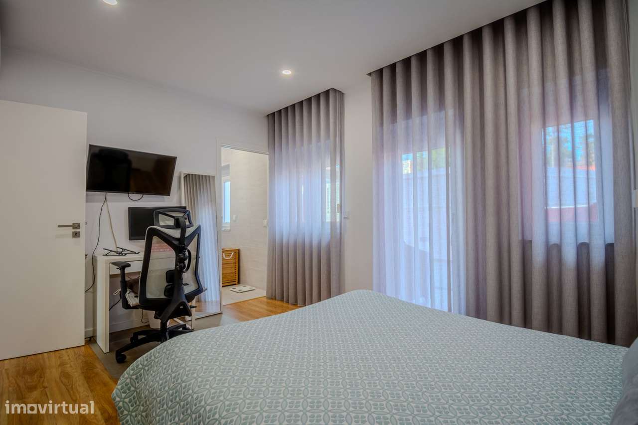 APARTAMENTO T2 remodelado impecável com terraço!-22