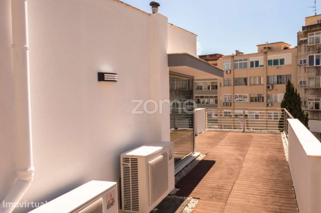 Moradia T4 Geminada Almada-9