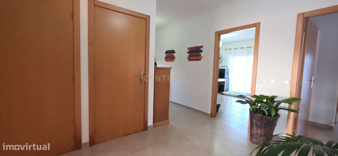 Moradia T2 com aproveitamento de sótão, anexo T0 e excelente localizaç-10