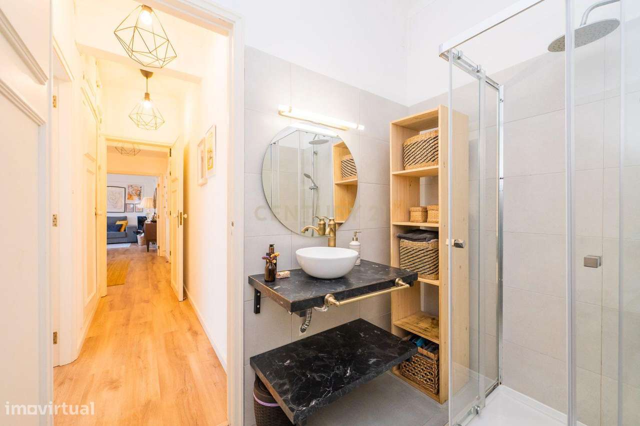 Excelente T2 Totalmente Remodelado | Monte Estoril-17