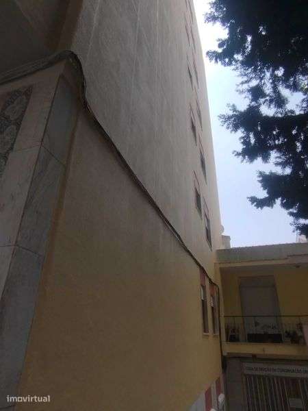 Vendo prédio Damaia-0