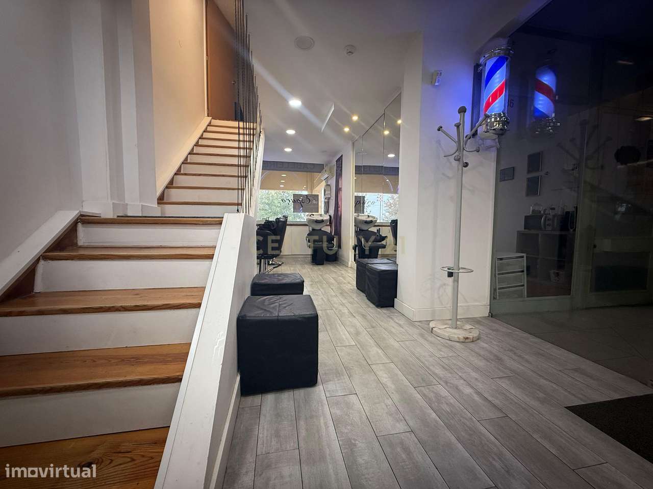 Loja totalmente equipada  – Santo António dos Cavaleiros-8