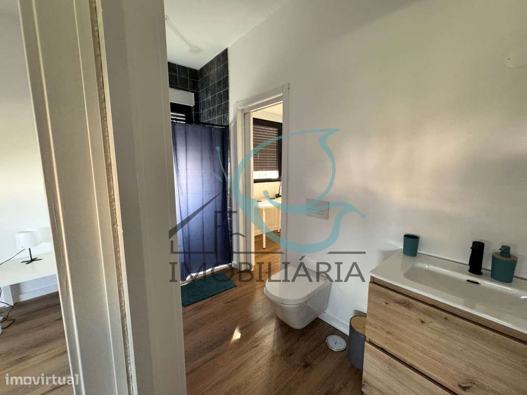 Moradia contemporânea T3 com piscina e vista sobre Almada e Ponte 2...-9