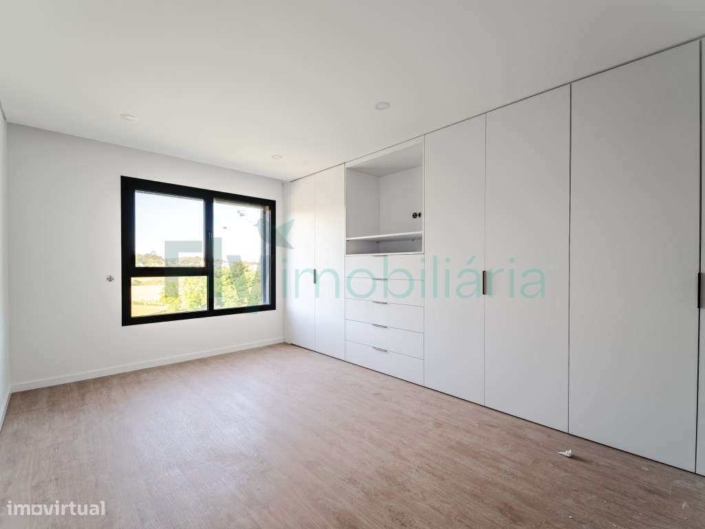 Apartamento T3 com Excelentes Áreas em Zona Central de Lousada-29