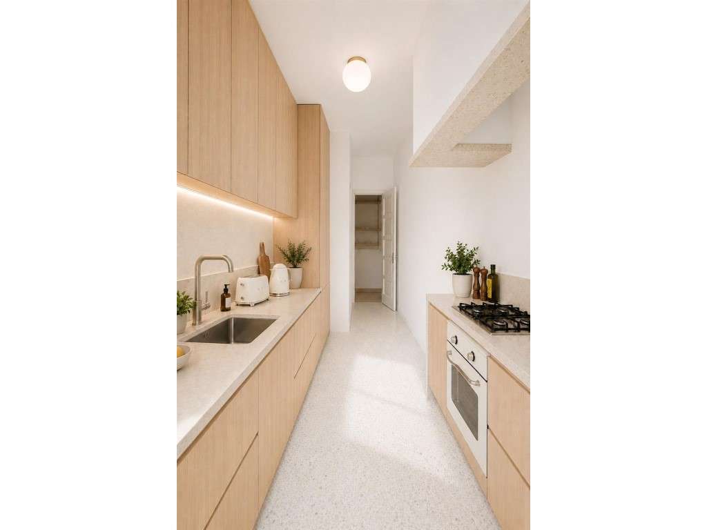 Apartamento T2 Totalmente Renovado com Varandas-5