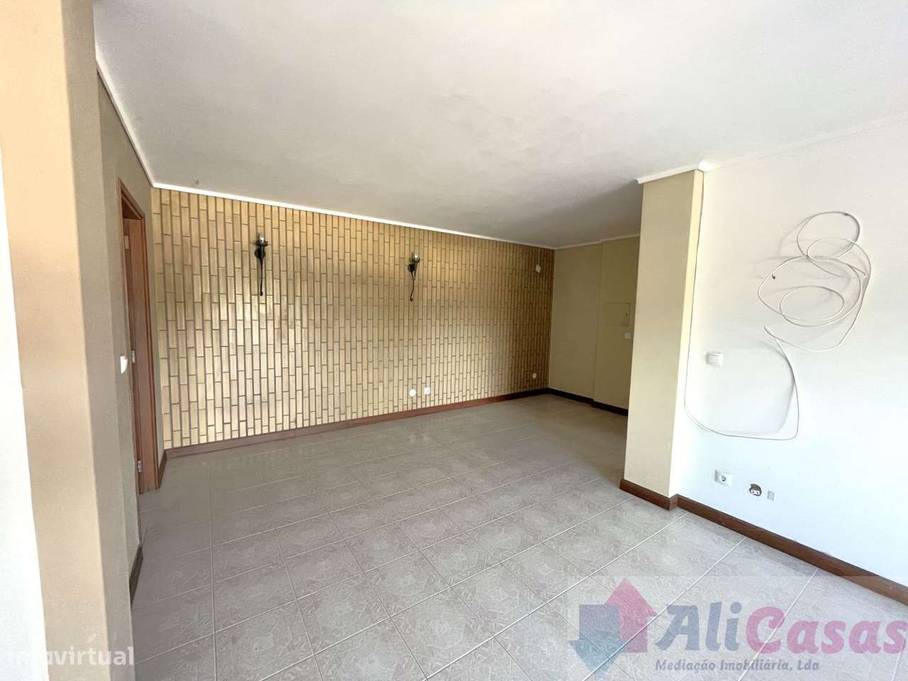 Excelente T1 C/Varanda último Andar - Grande imagem: 4/26