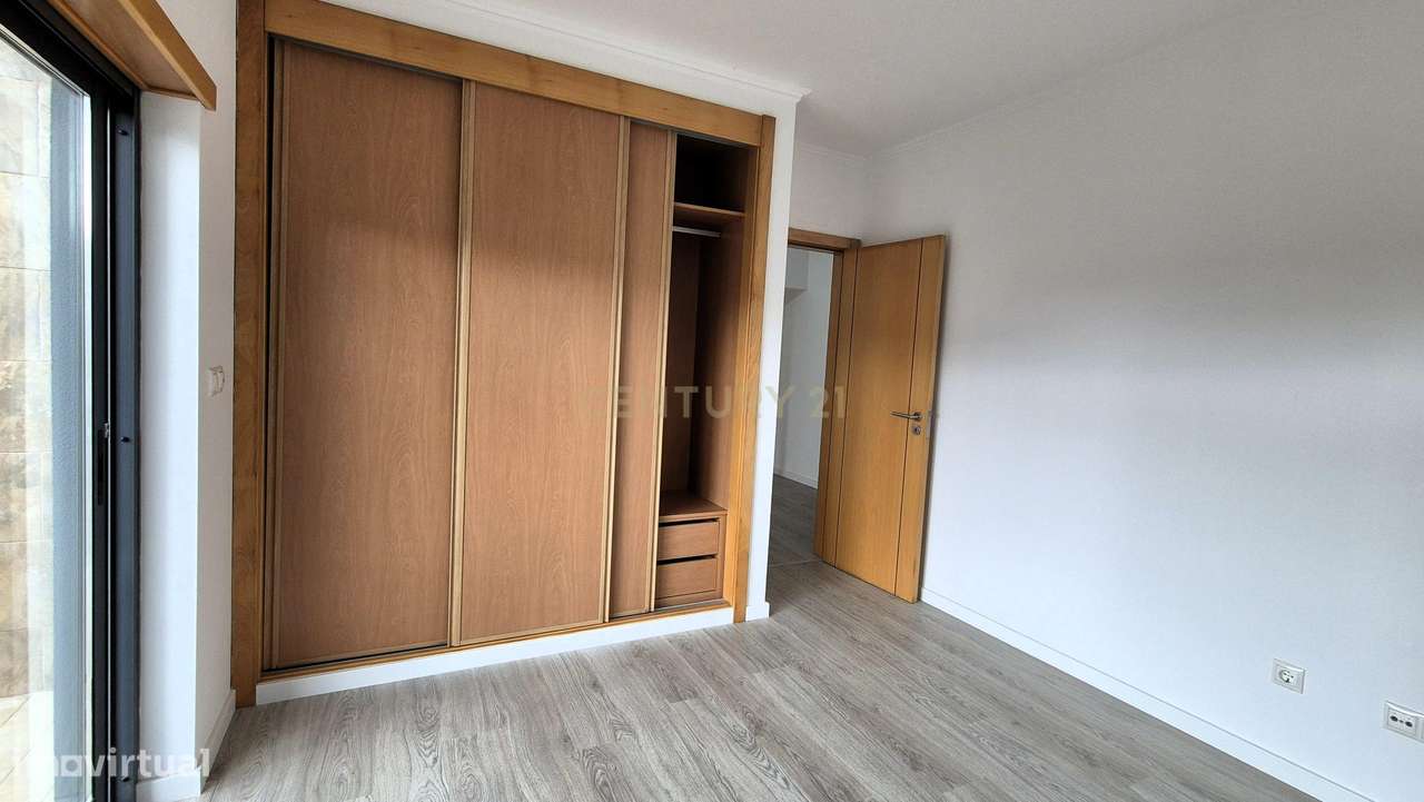 Moradia Isolada T5 de Arquitetura Moderna com Garagem – Quinta da Alem-10