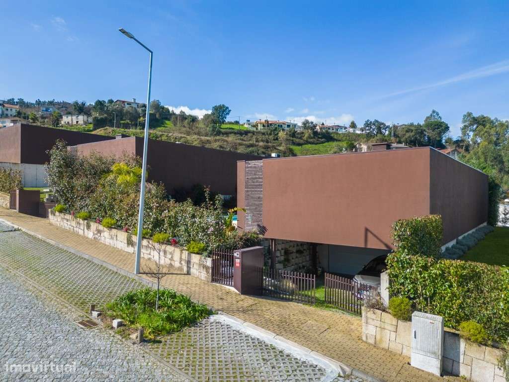 Moradia Exclusiva V4 com Piscina aquecida-8