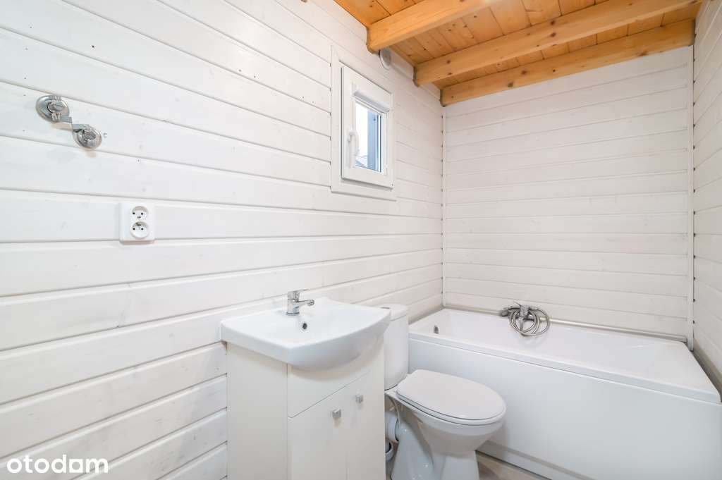 Całoroczny ekonomiczny wyposażony domek z tarasem-14