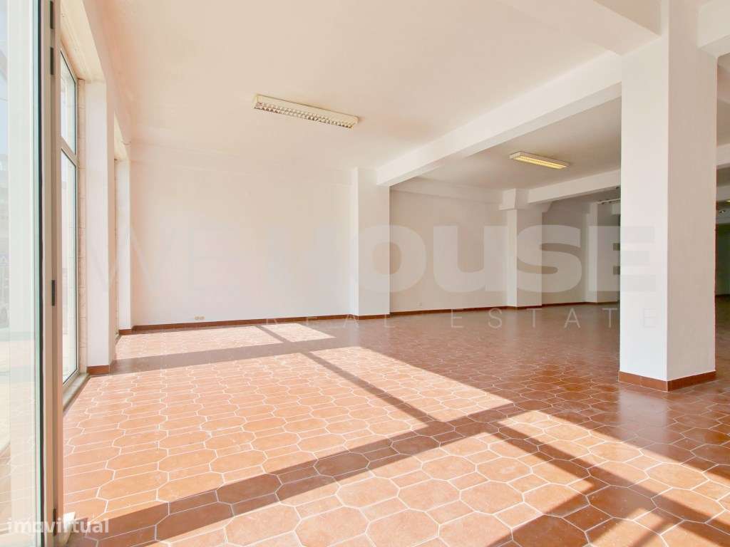 Loja com 274m² para venda no coração do Barreiro-9