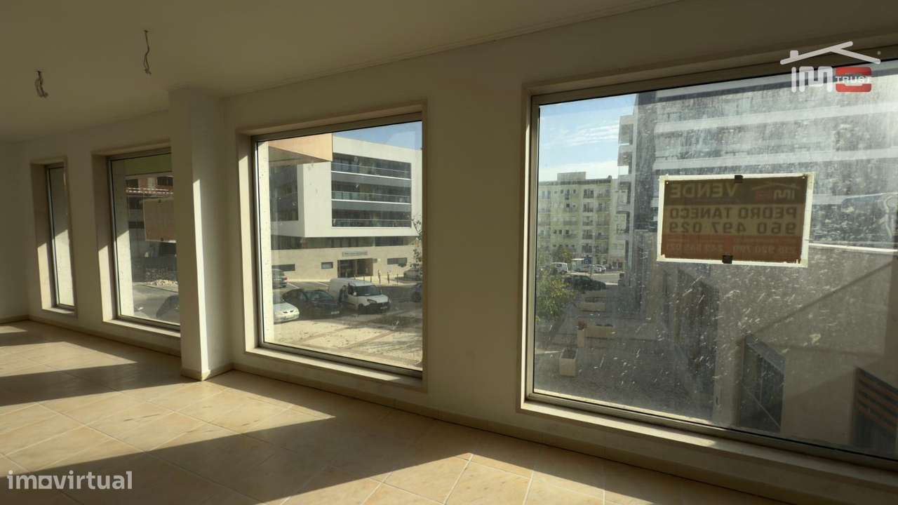 Loja 160m2 Camarate - Espaço Disponível a todas as Actividades Come...-6