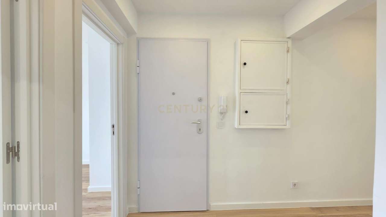 Apartamento T3 Renovado com elevador em Camarate – Pronto a Habitar-14