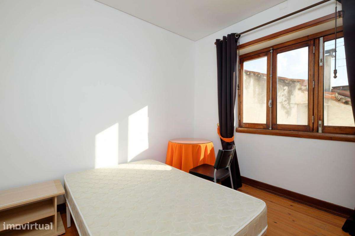 Quarto - localizado em Montes Claros Coimbra - Grande imagem: 3/7