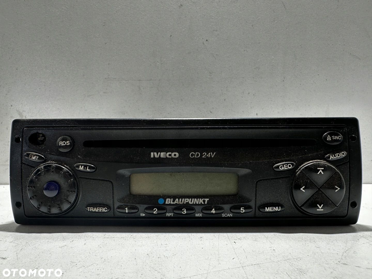 Radio 24V Blaupunkt Iveco Stralis 504138383 - 1