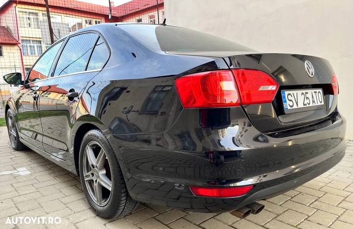 Volkswagen Jetta 2.0 TDI DPF Highline - 10