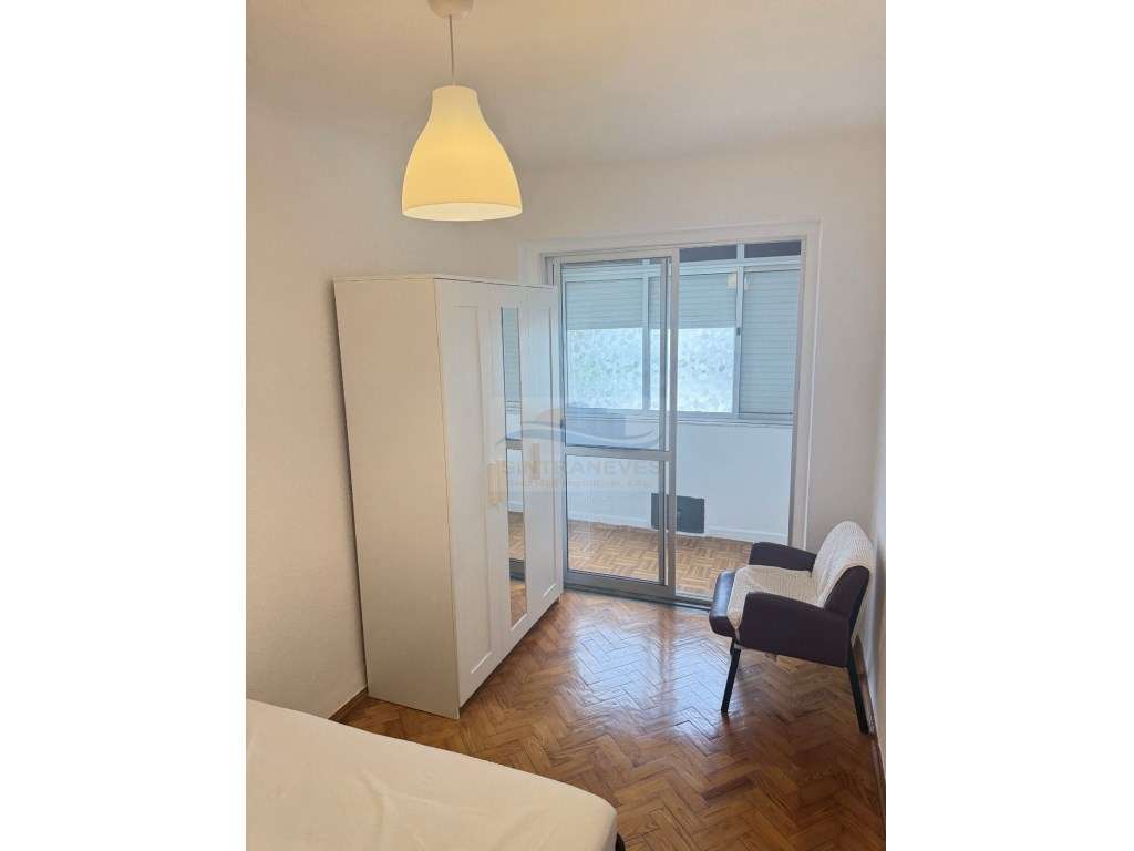 T4 Espaçoso e Pronto a Habitar em Benfica - Excelente Oportunidade! - Grande imagem: 4/9