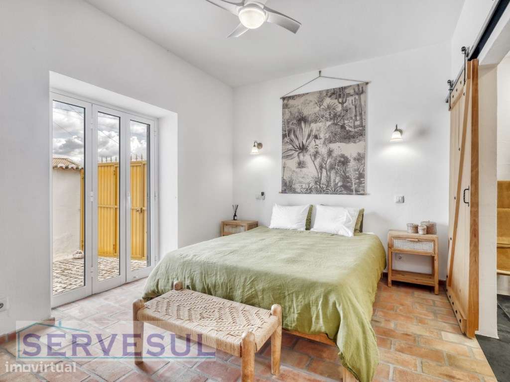 Charmosa Moradia Familiar T3+1 no Campo, inserida num generoso terr...-21