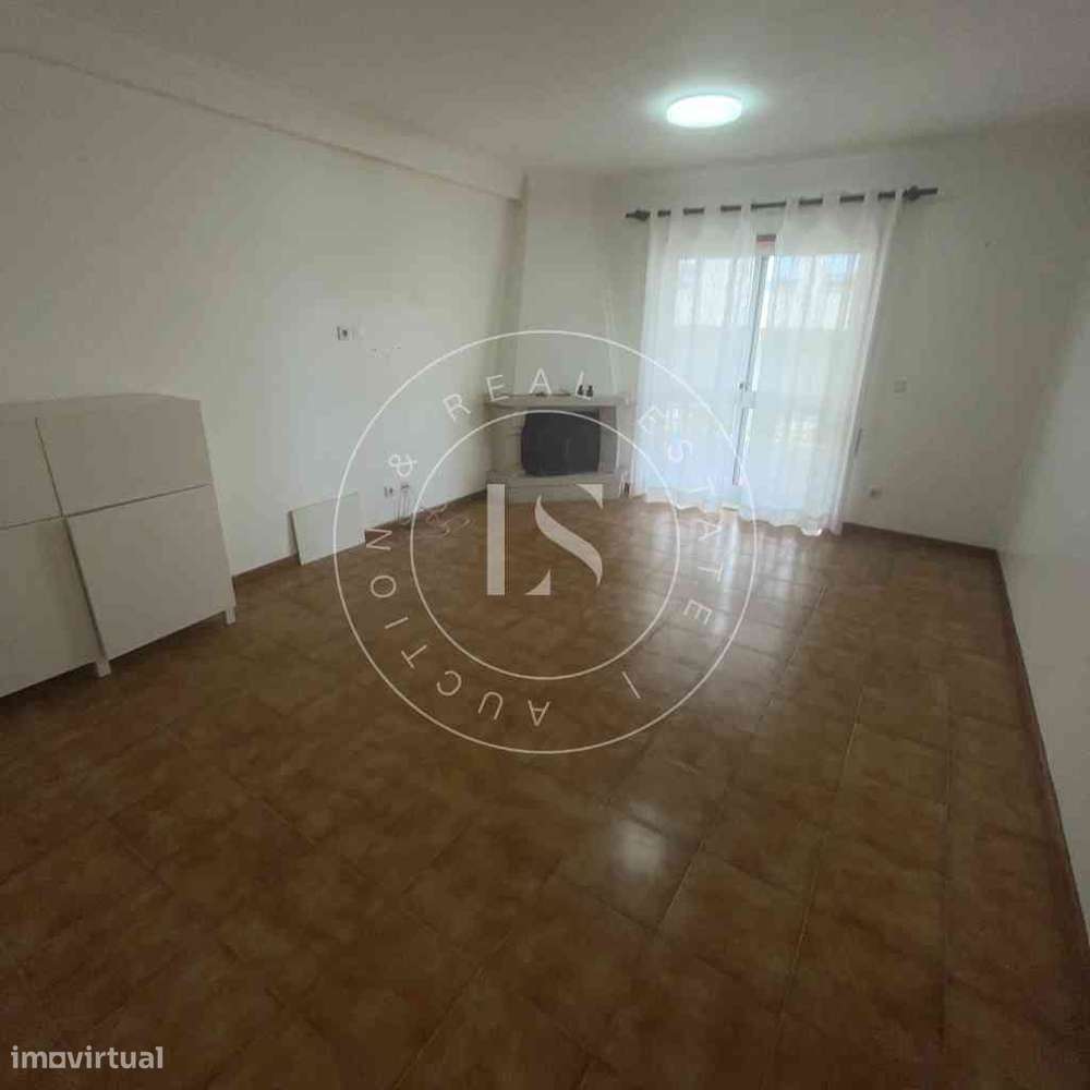 Apartamento T2 com Garagem e Arrumos | Urb. dos Altos | Cidade da Maia-6