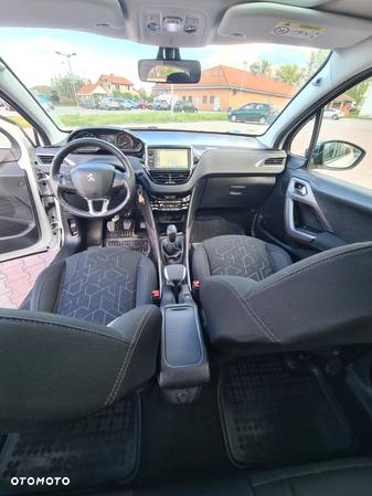 Peugeot 2008 1.2 Pure Tech Style S&S - 16