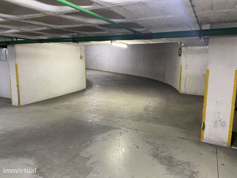 Arrenda-se Garagem - Lumiar/Lambert - Grande imagem: 4/7
