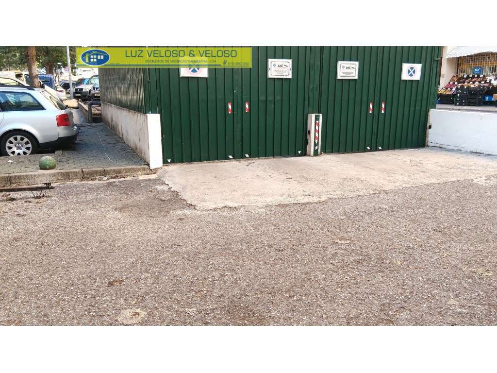 Garagem 26,45m2 na Tapada das Mercês - Grande imagem: 2/13
