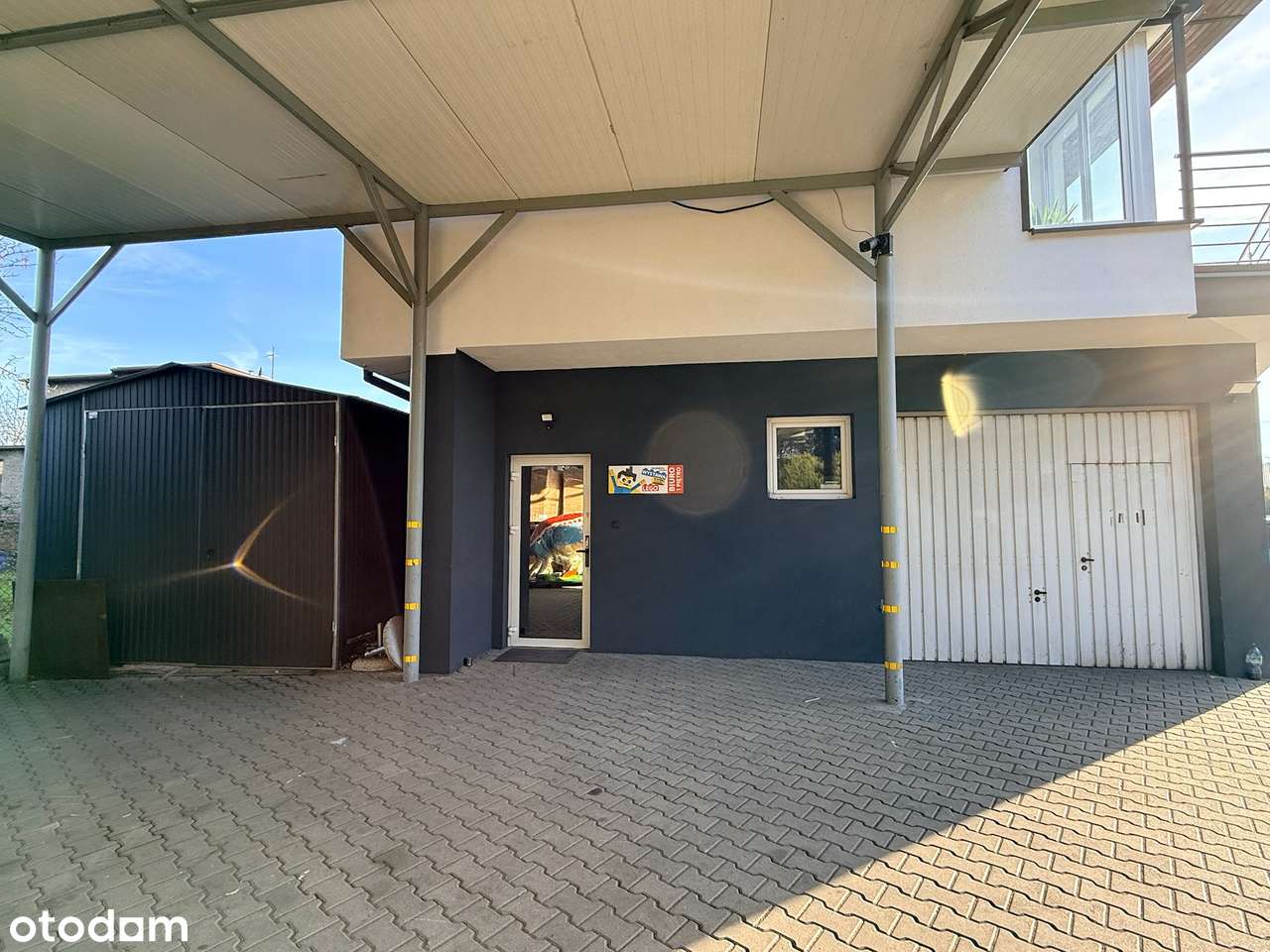 Budynek handlowo–usługowo–biurowy z dużym placem i ogrodzeniem - Pełny obrazek: 2/20