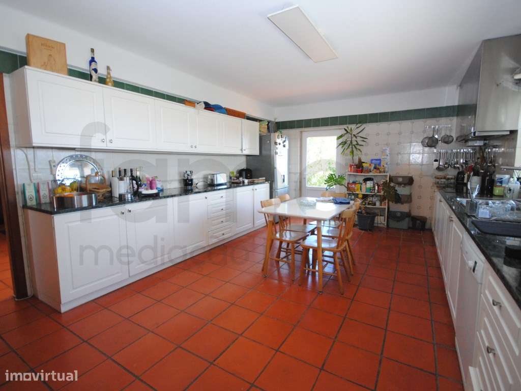 Moradia T5 em Lote Urbano de 5.135m2-47