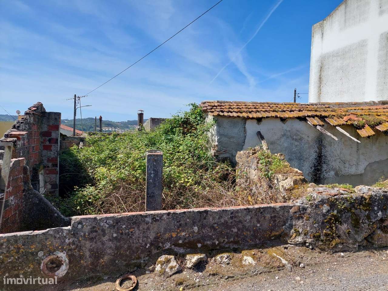 Terreno com Ruina e Projeto em curso para Moradia T2 Geminada , no...-13