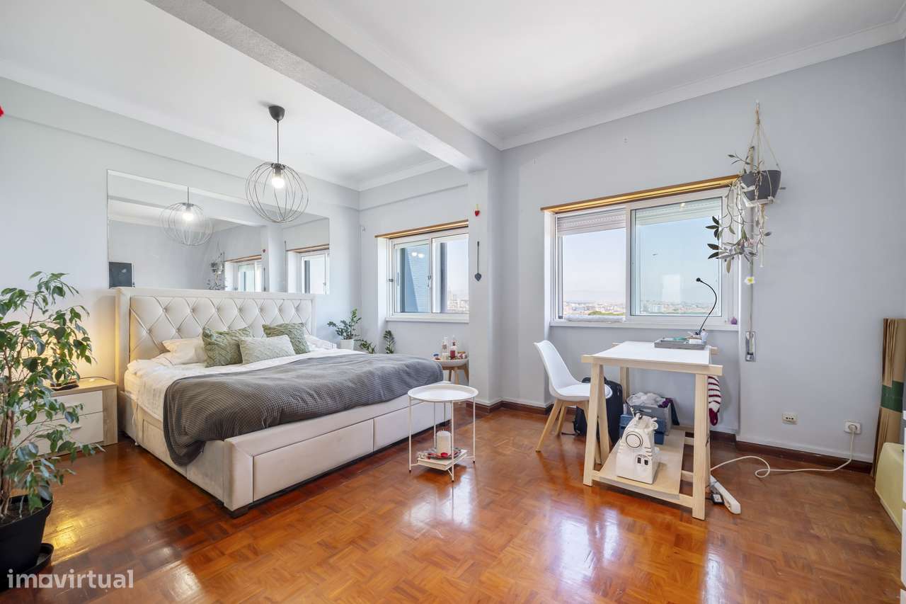 Apartamento T3 Transformado em T2 com Vista sobre o Rio Tejo-16