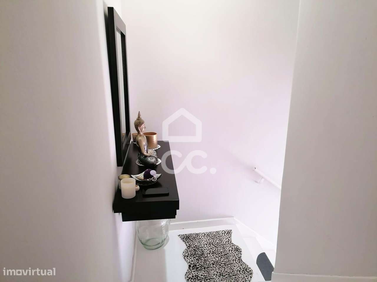 Prédio com Espaço Comercial e Habitação T3+1-25