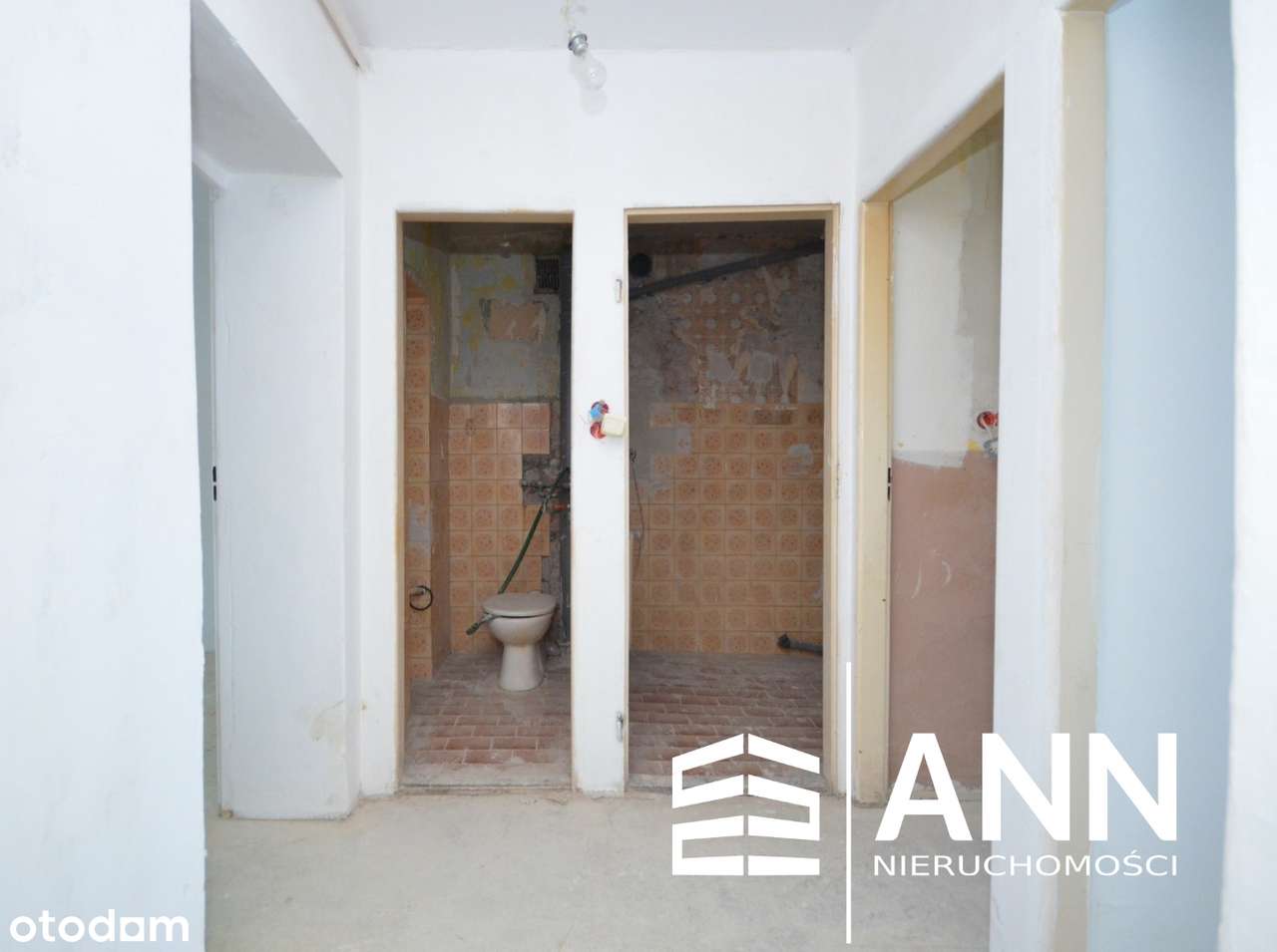 Trzypokojowe mieszkanie z balkonem w Bytomiu-10