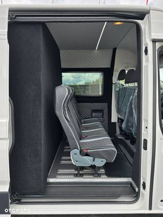 Volkswagen CRAFTER FURGON LONG 4,80 Długi7-OSOBOWY + ŁADOWNOŚĆ 850kg  AUTOMAT 8-G KAMERA COFANIA FOTEL PNEŁMATYCZNY FUL LED DUŻE RADIO NOWY NOWY NOWY NIE UŻYWANY - 3